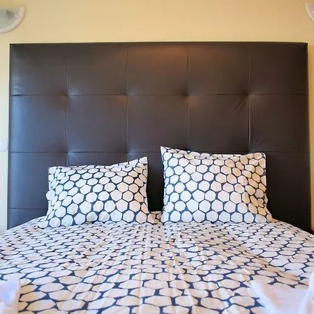 Wonderful New For 4 People In Albufeira